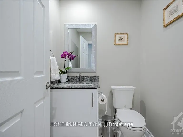 560 Mutual St — Photo 4