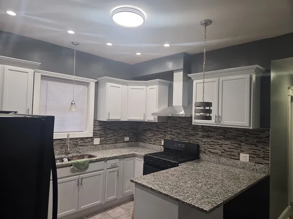 2453 E 73rd St APT 2, Chicago, IL 60649