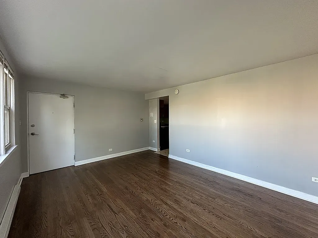 2 bed, 950 sqft, $1,950 — Photo 2