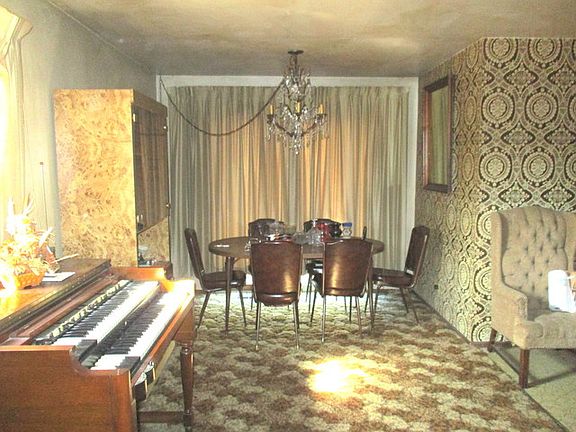 3rd image of 1818 Bromley Ct #1818