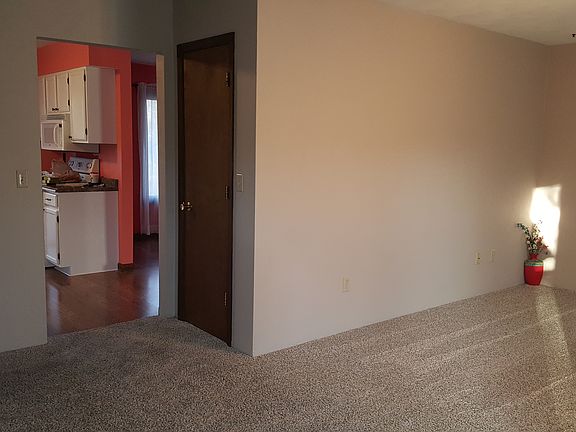 3rd image of 204 Heritage Dr