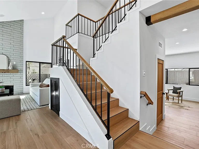 3889 Humboldt Dr — Photo 24