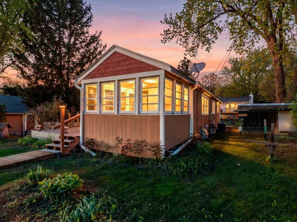 435 Walnut Ln, Shoreview, MN 55126