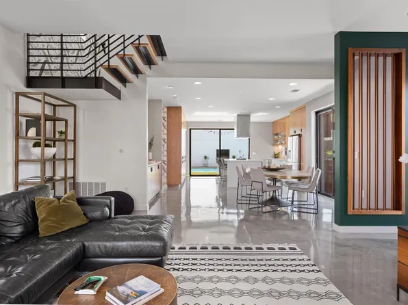 2401 E 11th St, Austin, TX 78702