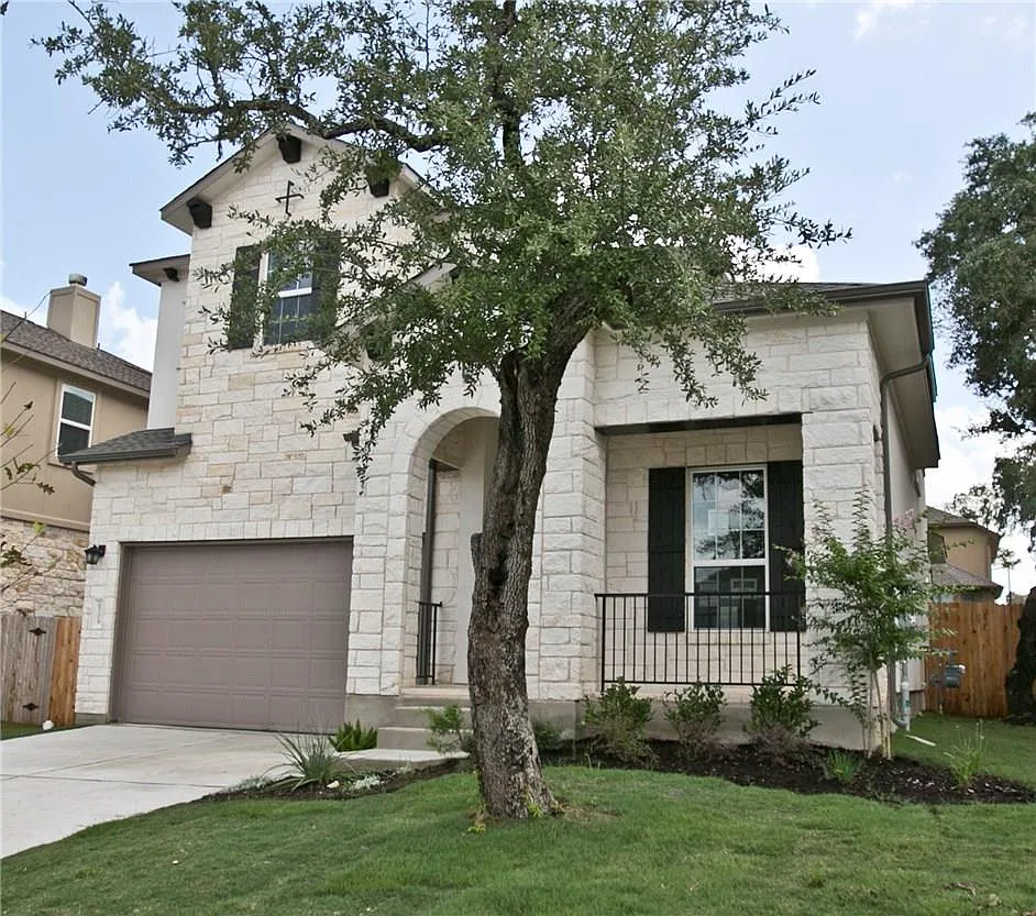 4 bed, 3.0 bath, 2500 sqft, $3,595 — Photo 2