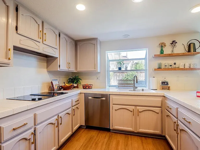 25051 Katie Ave — Photo 13