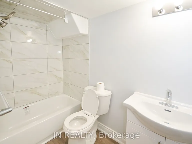 34 McEchearn Cres #LOWER — Photo 8