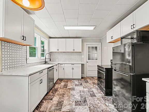 5th image of 3230 12th Ave SE