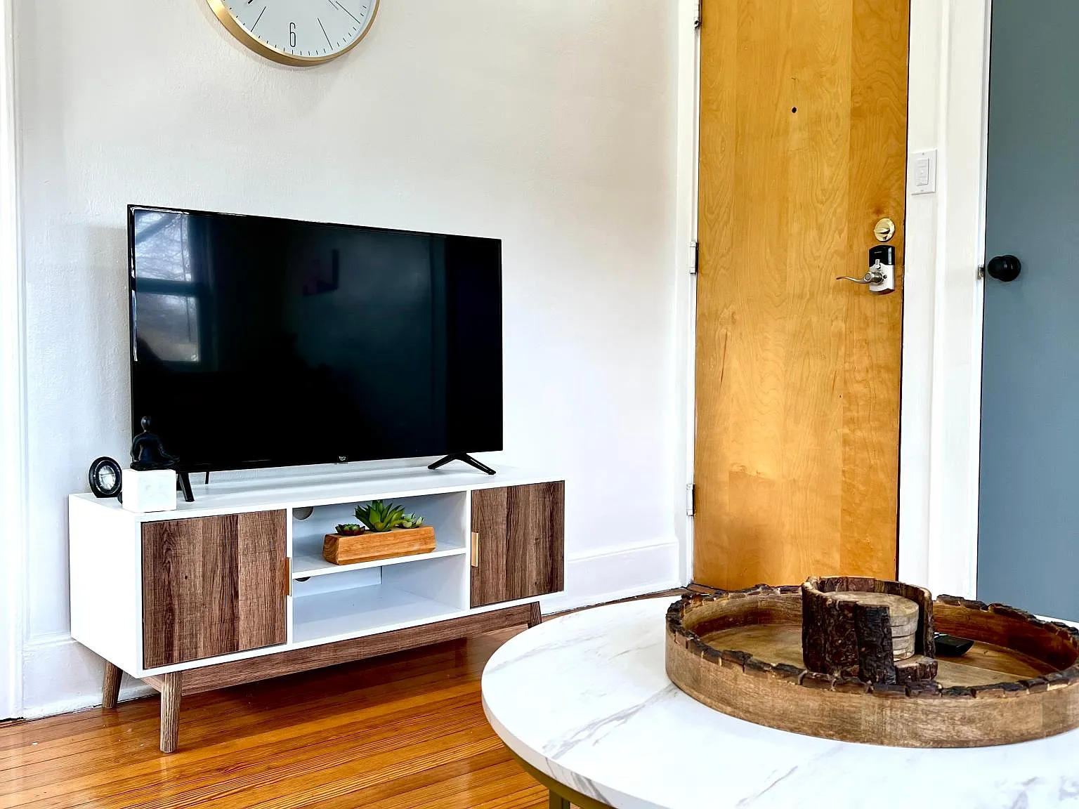 1 bed, 900 sqft, $2,000 — Photo 2