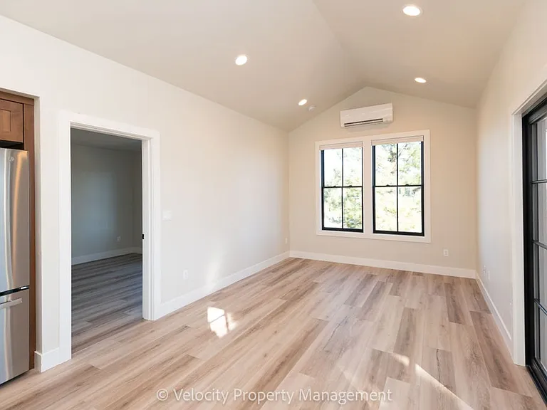 3031 NW Tharp Ave #2 — Photo 10