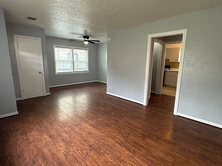4319 Gables St — Photo 3