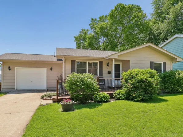 25 Elm St, Carlisle, IA 50047