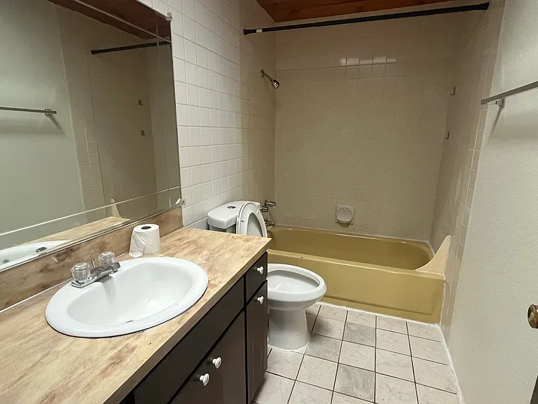 6535 SE 57th Ave — Photo 5