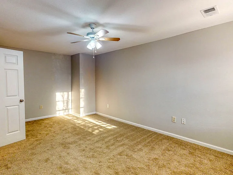5028 Winfield Dr — Photo 18