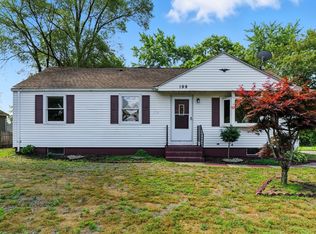 199 Cherokee Dr, Springfield, MA 01109