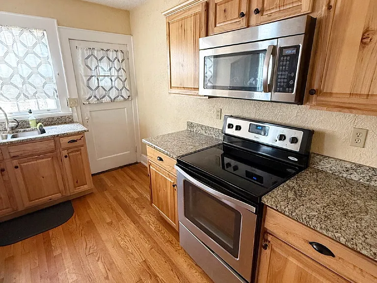 129 Hazelwood Ave — Photo 4