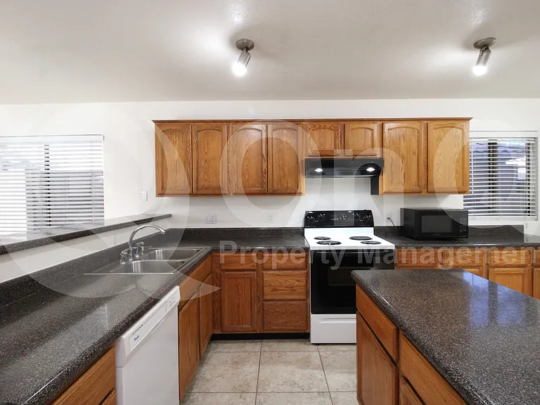 4759 E Lavender Ln — Photo 3
