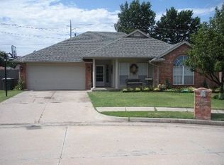 132 Kings Ct, Edmond, OK 73013