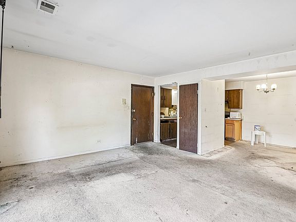 4th image of 4833 W 109th St APT 203