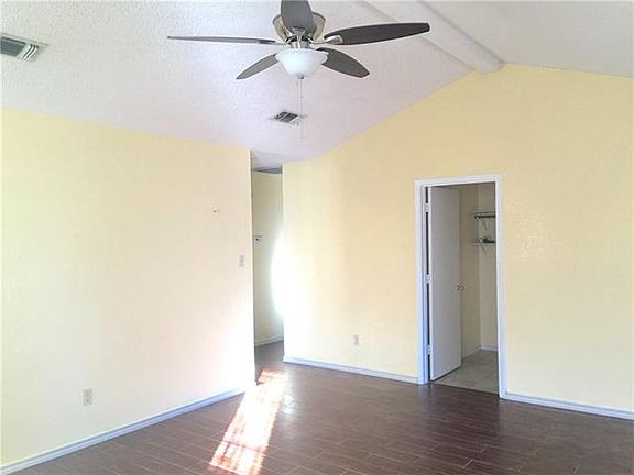 4th image of 405 Moss Hill Dr