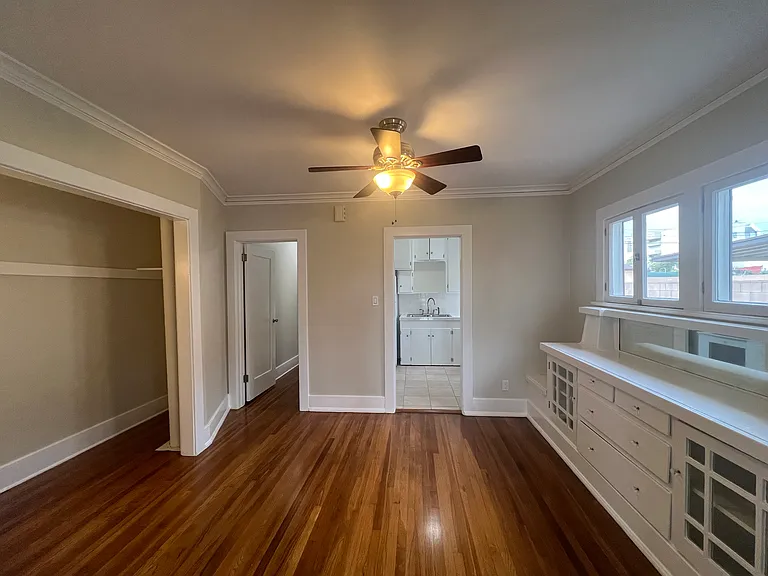 433 W Windsor Rd — Photo 5