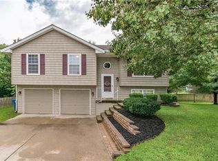 1925 Pheasant Ln, Liberty, MO 64068