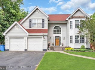 110 Hollow Oak Ln, Manahawkin, NJ 08050