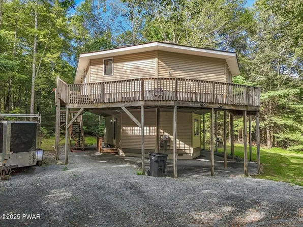 173 Covered Bridge Dr, Hawley, PA 18428