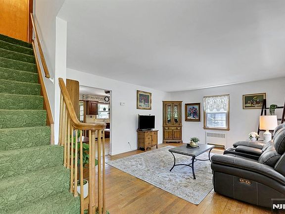 5th image of 123 Chapel Rd