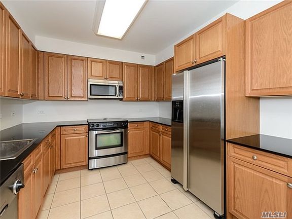 5th image of 100 Harbor View Dr APT 101