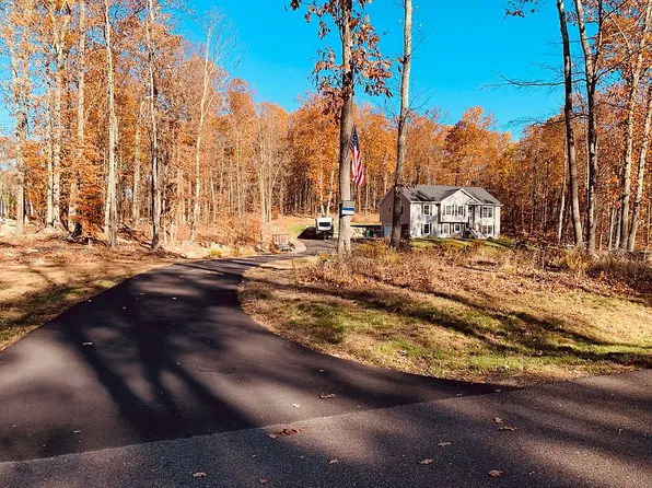 12 Stone Oaks Dr, Highland, NY 12528