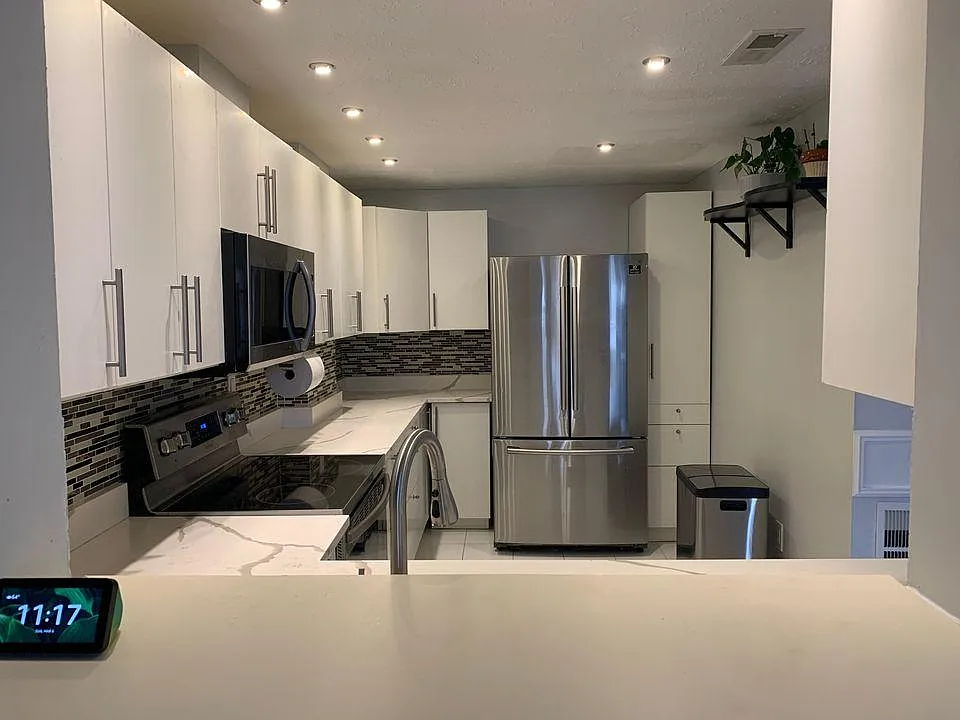 404 Pensacola Dr — Photo 2