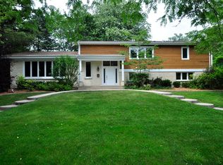 851 Timber Hill Rd, Highland Park, IL 60035