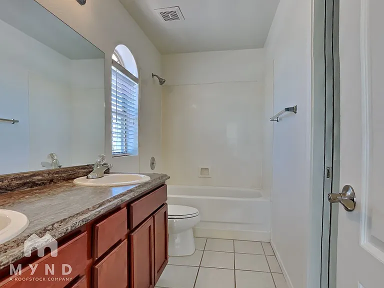 137 S Nightfall Ave — Photo 26