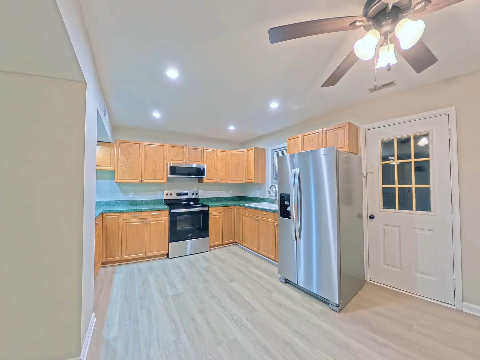 2 bed, 1.5 bath, 1200 sqft, $2,400 — Photo 4