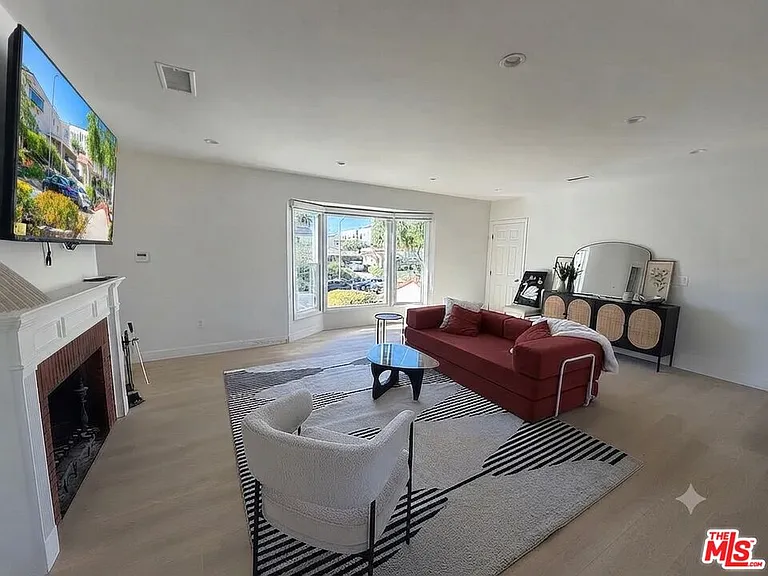 1546 S Ogden Dr #2B — Photo 2