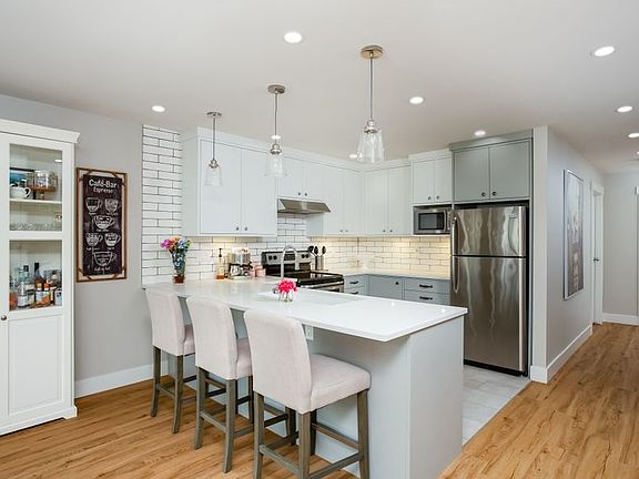 5th image of 12916 17th Ave #4