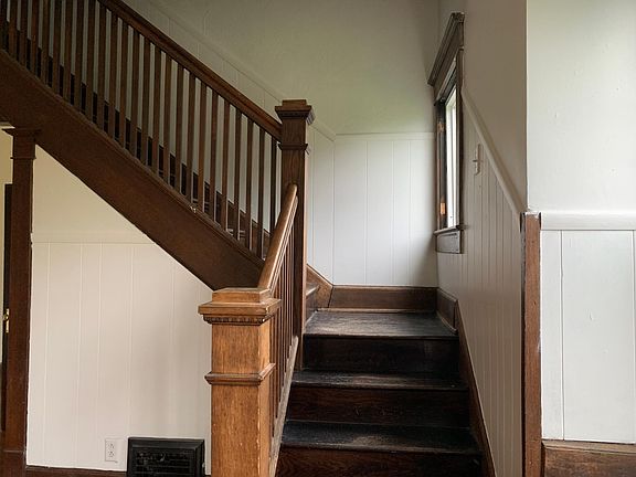 3rd image of 1302 N Parker Ave