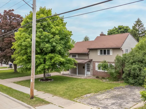 516 E Cecil St, Neenah, WI 54956