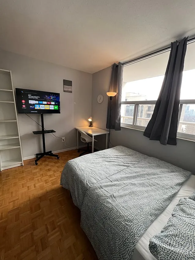 Flex Room - St. Clair Avenue East & Yonge Street — Photo 2