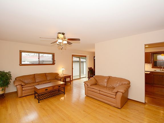 5th image of W234N6094 Tulip Ln