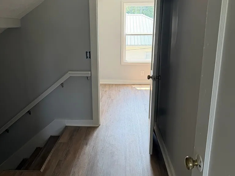1146 Stonewall St N — Photo 14