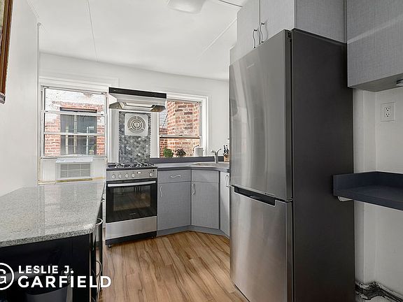 3rd image of 363 Bleecker St