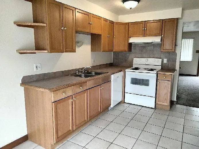 1143 Lamar St — Photo 1