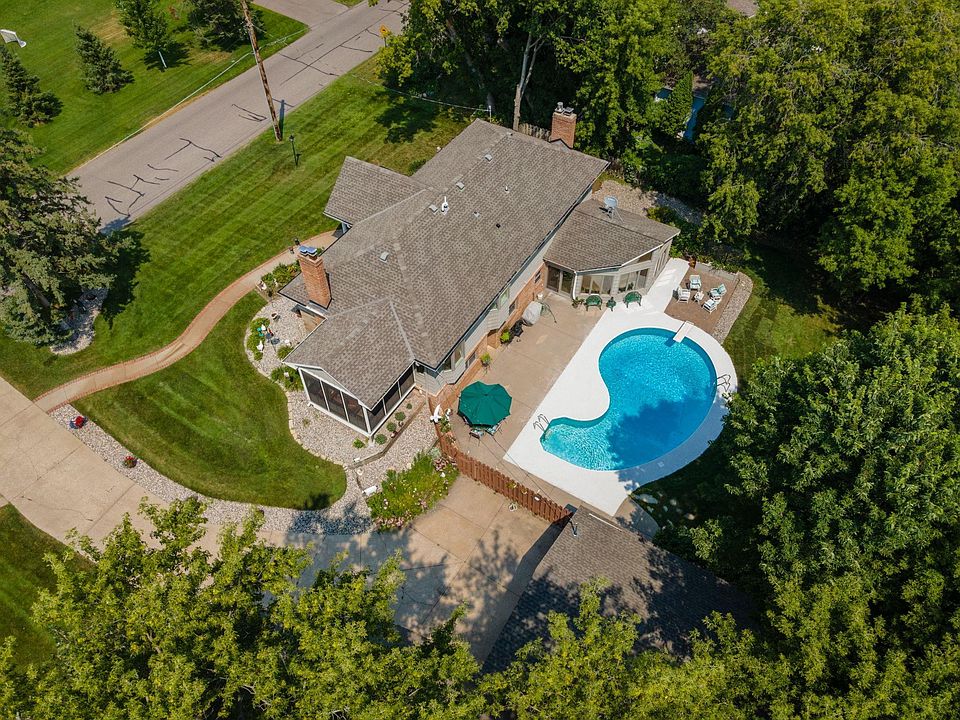 1st image of 5565 Howards Point Rd