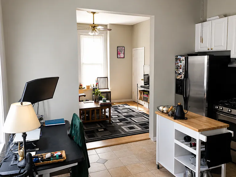 1430 W Wellington Ave #1F — Photo 4