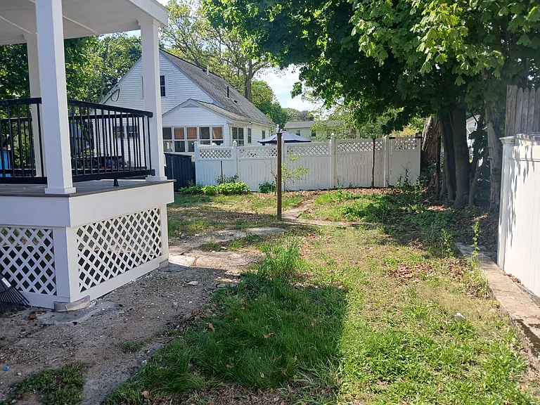90 Edgemere Rd — Photo 50