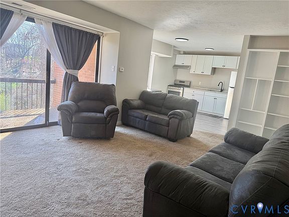 3rd image of 5210 Castlewood Rd APT D