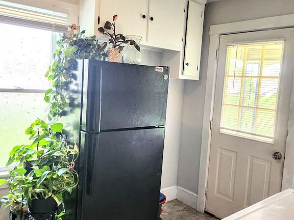 5th image of 124 Union St