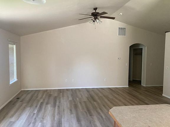 5th image of 1005 Caswell Ave W